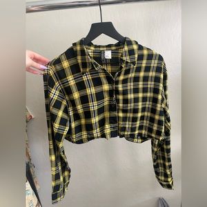 H&M Women’s Cropped Flannel - Size Small